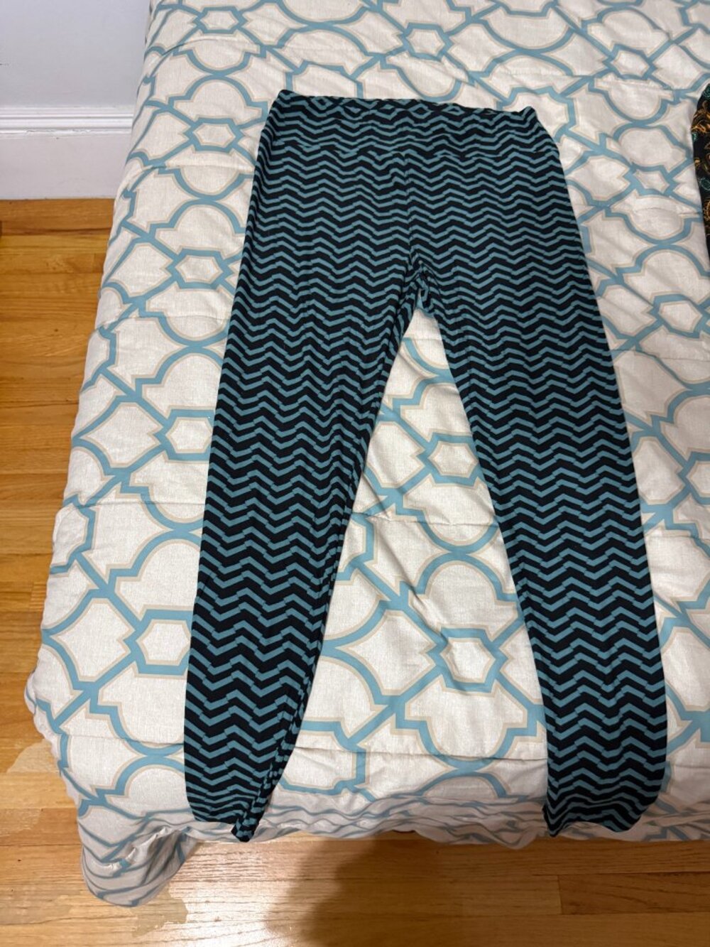 NWOT LuLaRoe Blue Black Chevron Leggings Tall & Curvy 💙